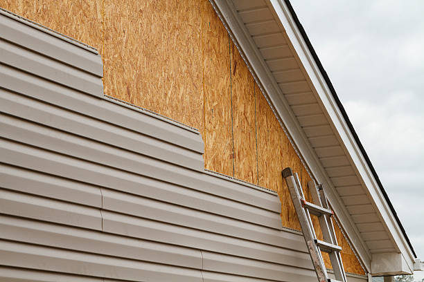 Professional Wood Siding technician working in Mount Pleasant, TN